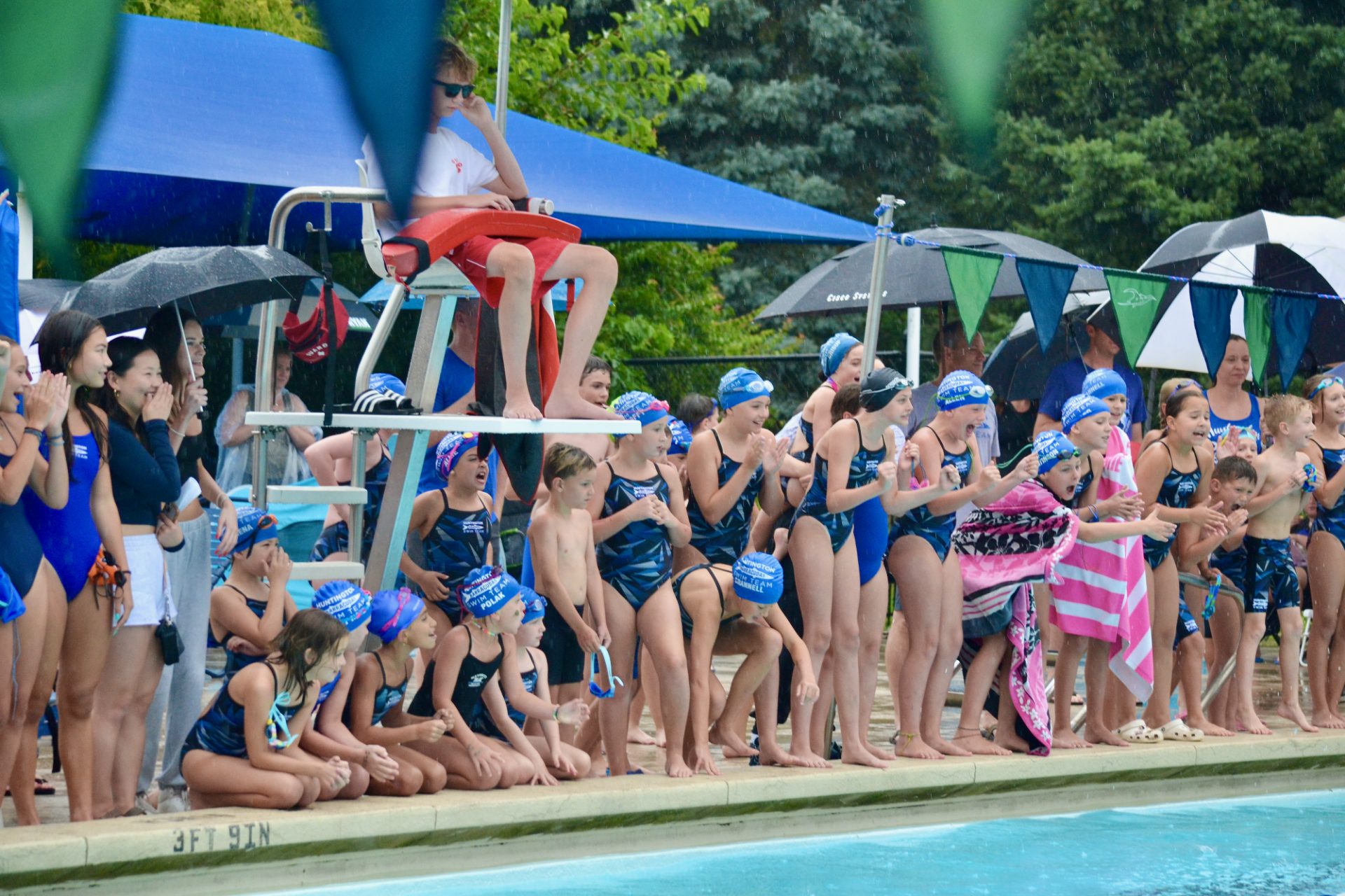 Huntington Barracudas swimmers
